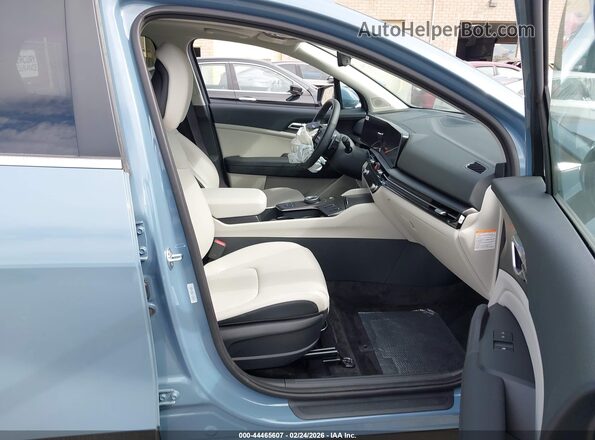 KNDPVDDG6T7285295 2026 KIA SPORTAGE HYBRID Light Blue Вид салона спереди