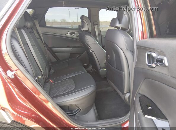 KNDPYDAH3P7055353 2023 KIA SPORTAGE PLUG-IN HYBRID Maroon Widok naklejki z numerem VIN