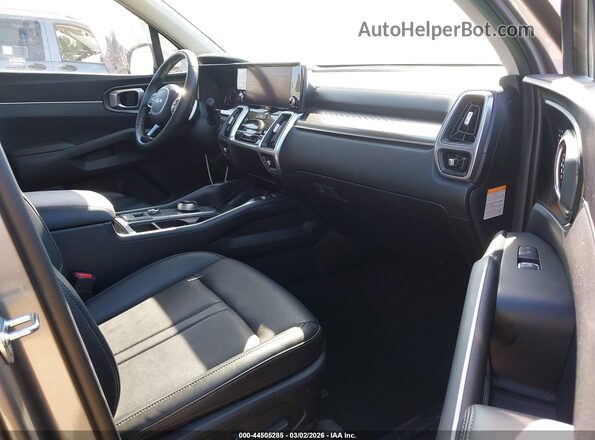 KNDRHDLG0R5236518 2024 KIA SORENTO HYBRID Серебряный Вид салона спереди