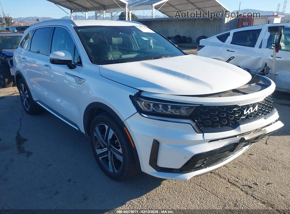 KNDRHDLG6P5167086 2023 KIA SORENTO HYBRID Белый Передняя правая четверть