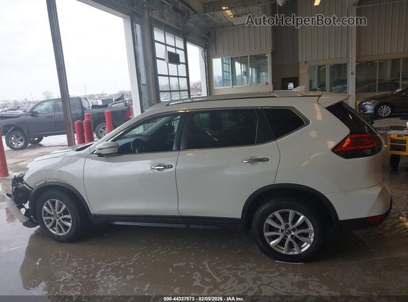 KNMAT2MT1HP561337 2017 NISSAN ROGUE White Սալոնի 360 աստիճան տեսք