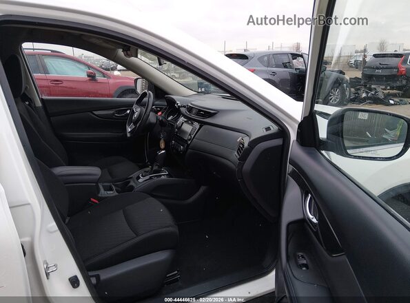 KNMAT2MV7JP577565 2018 NISSAN ROGUE White Front interior view