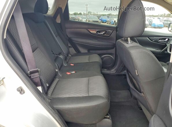 KNMAT2MV7KP555096 2019 NISSAN ROGUE Cream Սալոնի հետևի տեսք