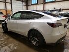 2024 Tesla Model Y White vin: LRWYGDEF1RC662049