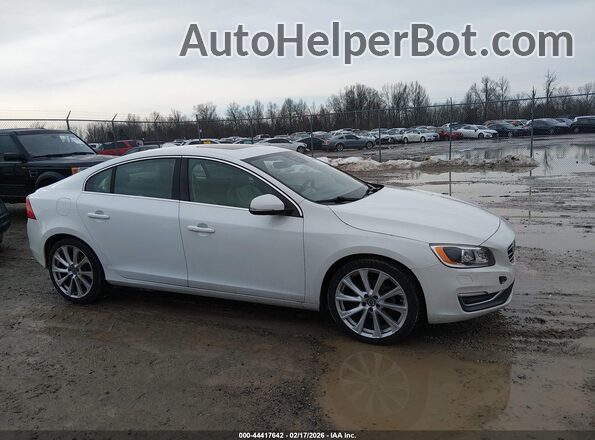 LYV402FMXGB094201 2016 VOLVO S60 INSCRIPTION White Widok wnętrza z tyłu