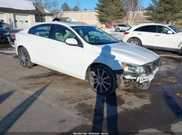 LYV402TM4HB130924 2017 VOLVO S60 INSCRIPTION Белый Передняя правая четверть