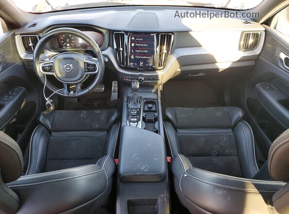 LYVA22RM3JB100937 2018 VOLVO XC60 Серебряный Вид панели приборов