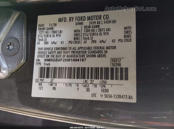 NM0GS9F26M1494187 2021 FORD PASSENGER Gray Vista del compartimento del motor