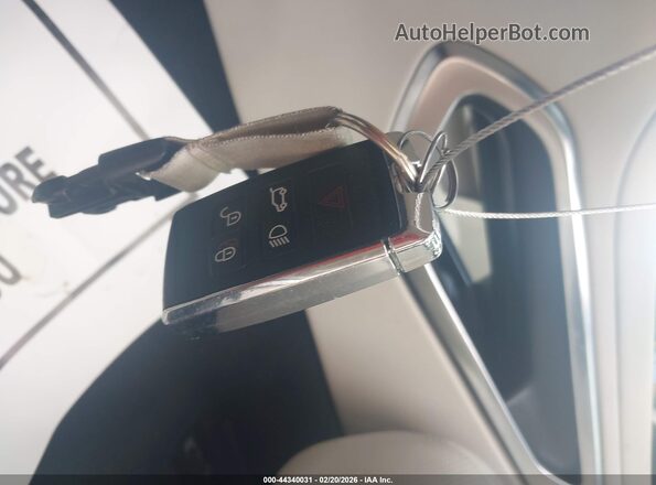 SADCJ2EU6MA669346 2021 JAGUAR F-PACE White Dashboard view