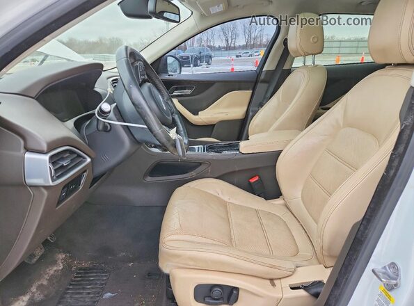 SADCK2BV9HA065533 2017 JAGUAR F-PACE Белый Вид салона спереди