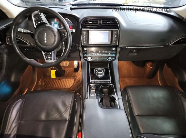 SADCL2BV1HA897428 2017 JAGUAR F-PACE Black Widok deski rozdzielczej