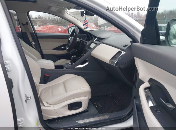 SADFJ2FX3K1Z47493 2019 JAGUAR E-PACE Белый Вид салона спереди