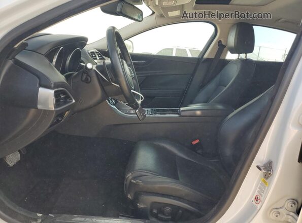 SAJAN4BVXHA947379 2017 JAGUAR XF Серый Вид салона спереди