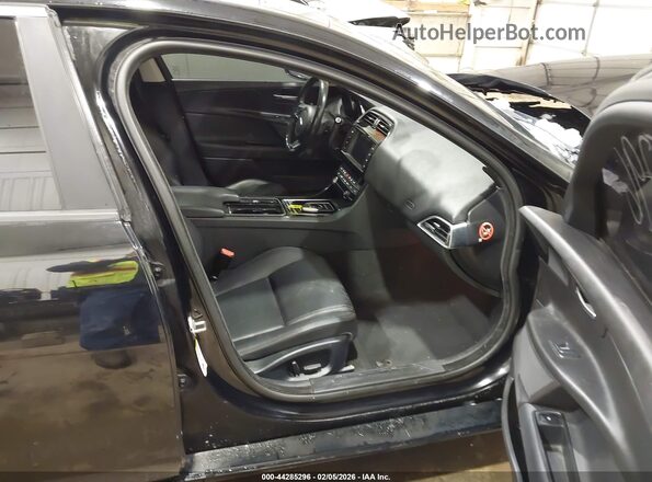 SAJAR4FX0JCP39263 2018 JAGUAR XF Black Widok wnętrza z przodu