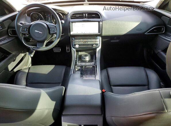 SAJAR4FX3KCP52591 2019 JAGUAR XF White Vista del salpicadero
