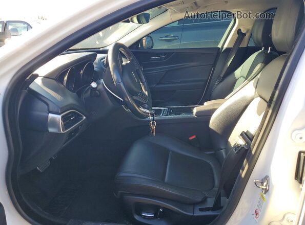 SAJAR4FX3KCP52591 2019 JAGUAR XF White Vista interior delantera