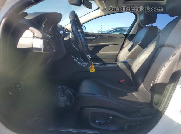 SAJAS4FX7KCP52694 2019 JAGUAR XF Белый Вид салона спереди