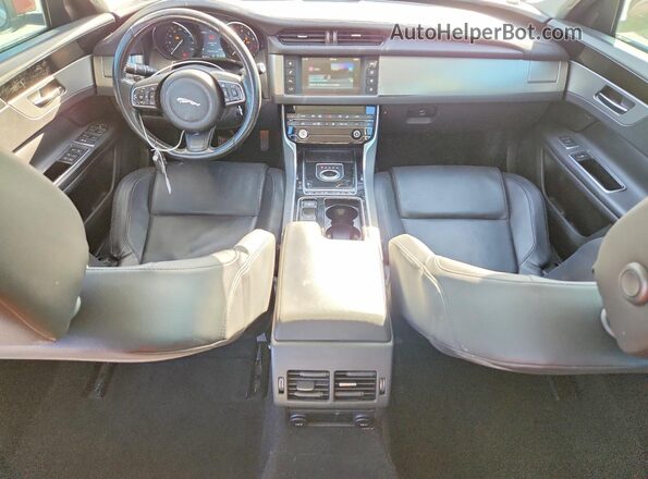 SAJBD4BV6HCY32922 2017 JAGUAR XF Бордовый Вид панели приборов
