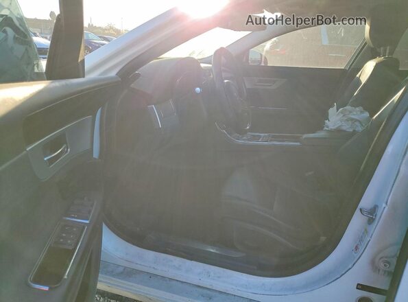 SAJBD4BVXGCY20495 2016 JAGUAR XF White Widok deski rozdzielczej