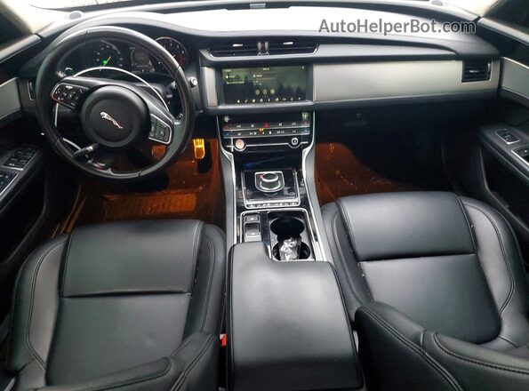 SAJBD4FX7KCY79489 2019 JAGUAR XF White Vista del salpicadero