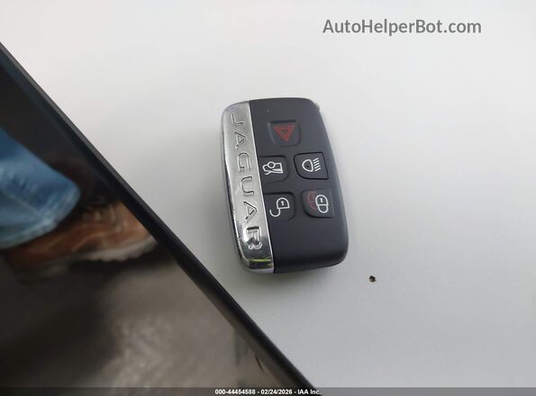 SAJBJ4FX2LCY83380 2020 JAGUAR XF Белый Вид панели приборов