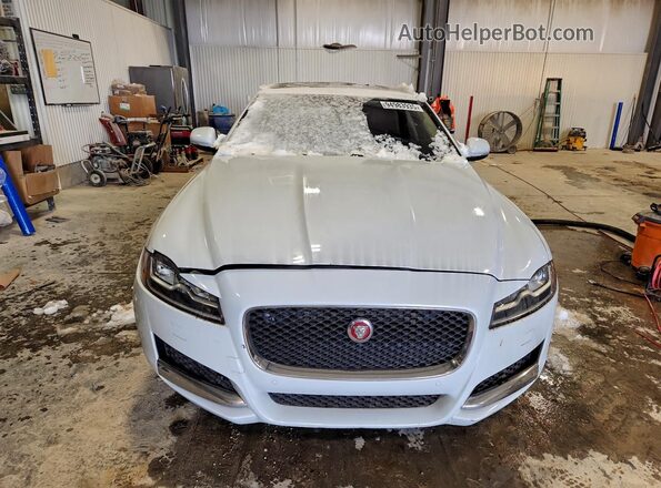 SAJBK4BV8GCY16256 2016 JAGUAR XF White Widok z przodu
