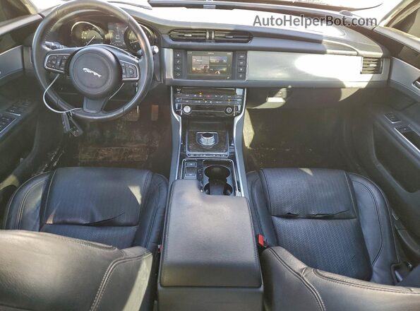 SAJBK4BV8GCY16256 2016 JAGUAR XF White Widok deski rozdzielczej