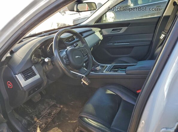 SAJBK4BV8GCY16256 2016 JAGUAR XF White Widok wnętrza z przodu
