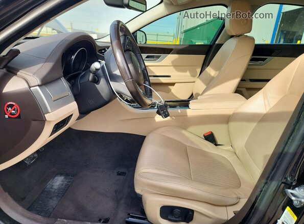 SAJBK4BVXGCY15660 2016 JAGUAR XF Черный Вид салона спереди