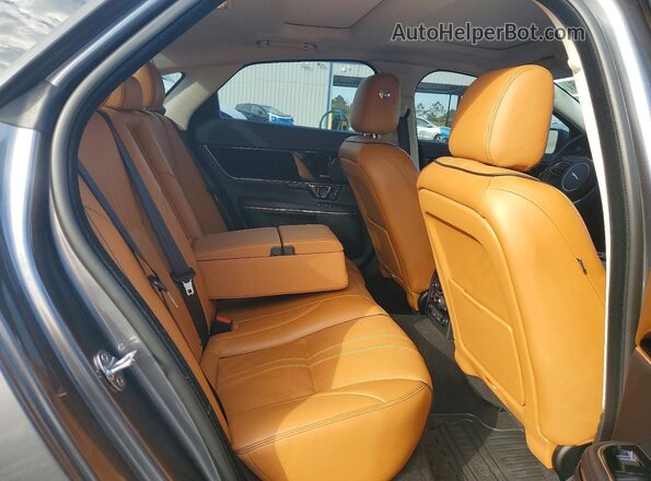 SAJWA1C76K8W19973 2019 JAGUAR XJ Gray Widok tylnych siedzeń