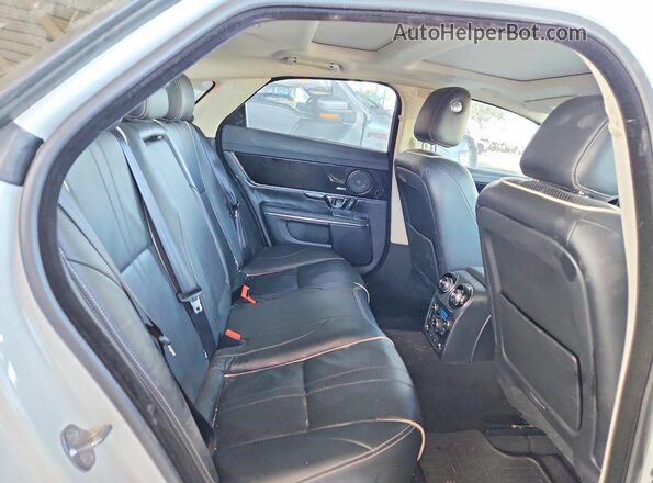SAJWA1CE4GMW01047 2016 JAGUAR XJ White Widok tylnych siedzeń