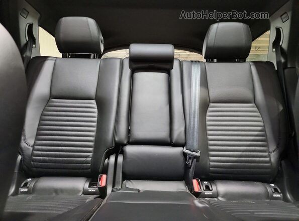SALCT2BG1GH549818 2016 LAND ROVER DISCOVERY Red Widok tylnych siedzeń