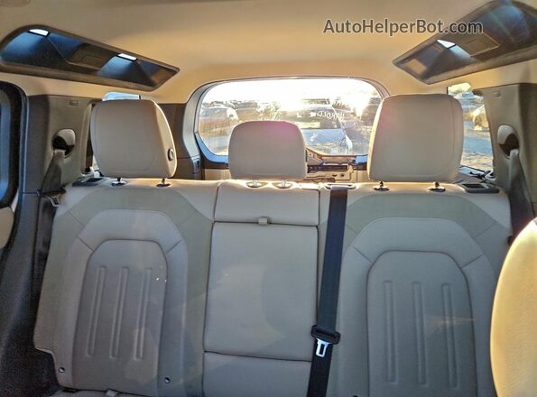 SALE17EU2L2014507 2020 LAND ROVER DEFENDER Silver Widok tylnych siedzeń