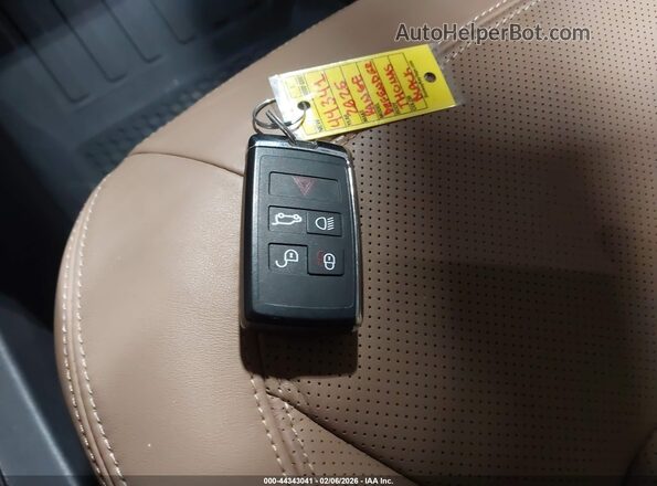 SALE27EU7S2406247 2025 LAND ROVER DEFENDER Черный Вид панели приборов