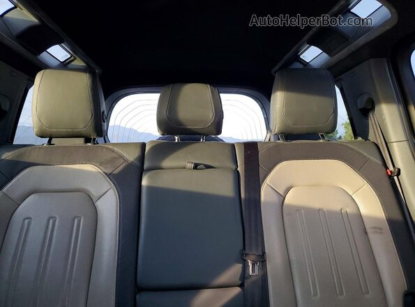 SALE37RU6M2037603 2021 LAND ROVER DEFENDER Green Rear seats view