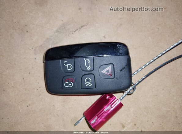 SALRHBBV0HA026231 2017 LAND ROVER DISCOVERY Maroon Widok deski rozdzielczej