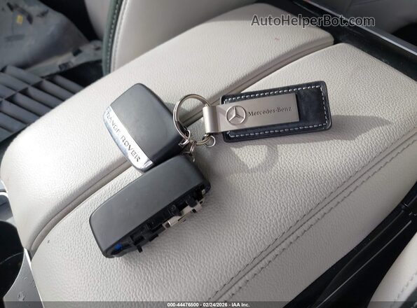 SALYB2FV1KA225626 2019 LAND ROVER RANGE ROVER VELAR White Widok deski rozdzielczej