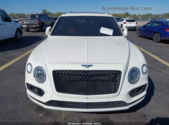 SJAAC2ZV0JC018473 2018 BENTLEY BENTAYGA White Widok z przodu