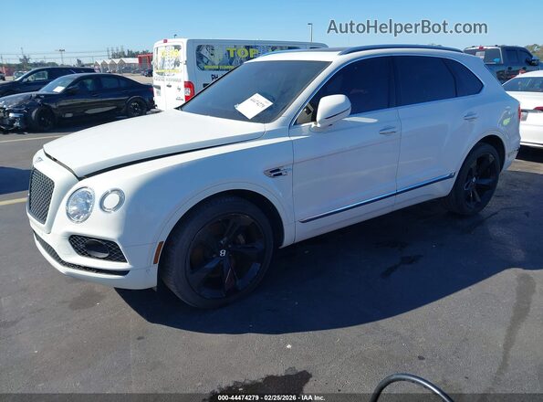 SJAAC2ZV0JC018473 2018 BENTLEY BENTAYGA White Przód lewy