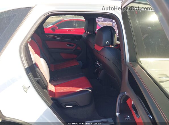 SJAAC2ZV0JC018473 2018 BENTLEY BENTAYGA White Widok naklejki z numerem VIN