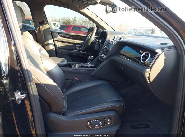 SJAAC2ZV6JC017909 2018 BENTLEY BENTAYGA Черный Вид салона спереди
