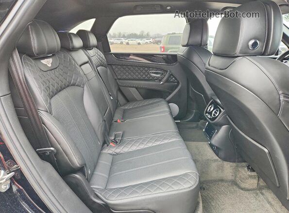 SJAAC2ZV6JC017957 2018 BENTLEY BENTAYGA Black Widok wnętrza z tyłu