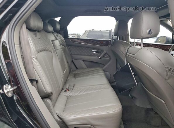 SJAAC2ZV7HC013149 2017 BENTLEY BENTAYGA Black Widok tylnych siedzeń