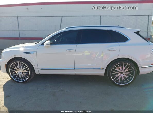 SJAAM2ZV6MC035120 2021 BENTLEY BENTAYGA Белый Панорамный вид салона 360°