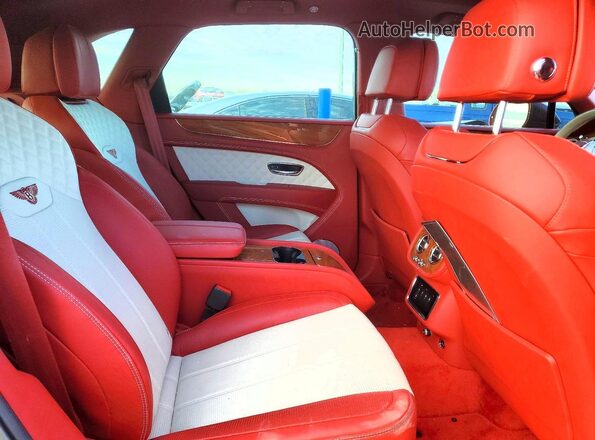 SJAAM2ZV9MC036066 2021 BENTLEY BENTAYGA Бордовый Вид задних сидений