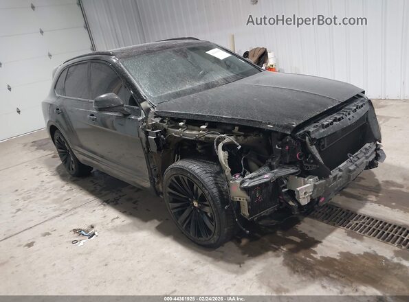 SJAAR2ZV6LC028670 2020 BENTLEY BENTAYGA Черный Передняя правая четверть