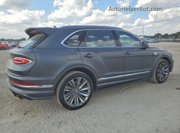 SJAAR2ZV8MC035945 2021 BENTLEY BENTAYGA Серебряный Задняя правая четверть