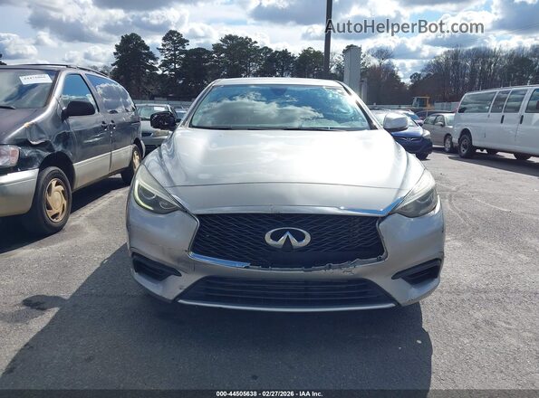 SJKCH5CP3JA053151 2018 INFINITI QX30 Серебряный Вид щитка приборов