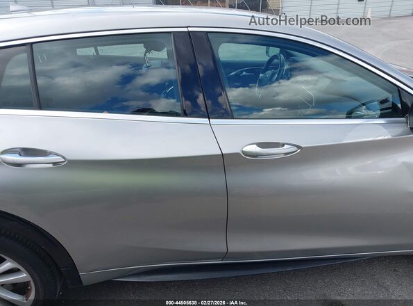 SJKCH5CP3JA053151 2018 INFINITI QX30 Серебряный Вид задней части салона