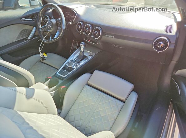 TRUC5AFV3H1012159 2017 AUDI TT Silver Առջևի վահանակի տեսք
